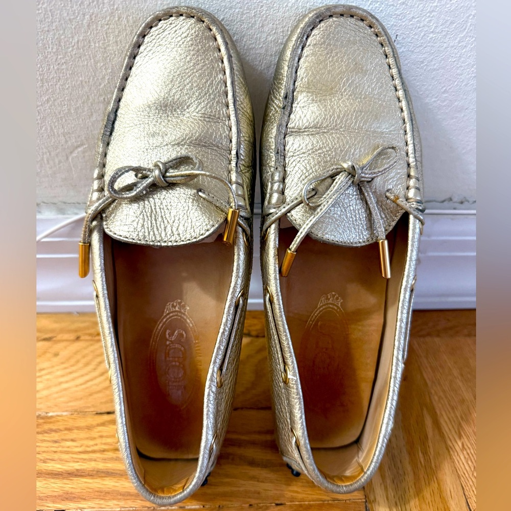 Tod's Loafers shoes women Gold leather Comfortable Made in Italy size 36 /US 6